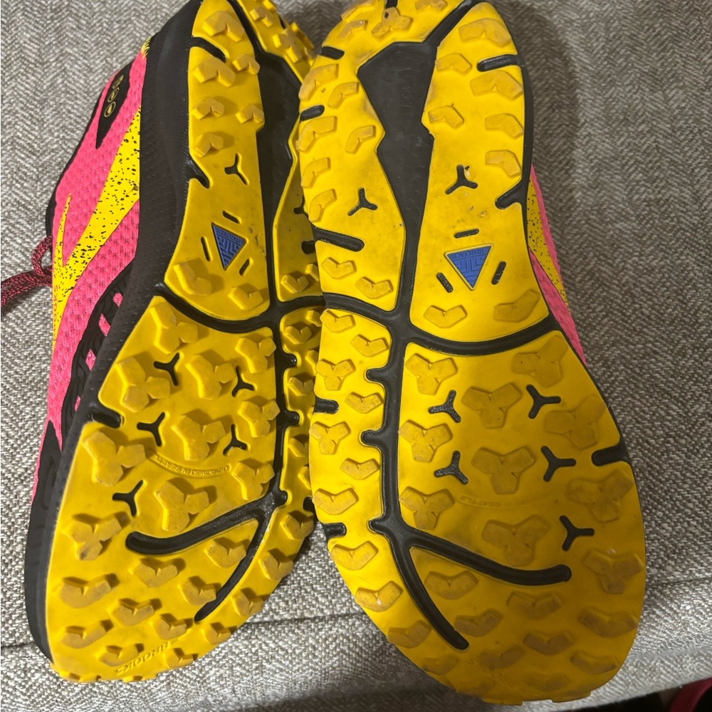 Brooks Divide 4  Pink Trail Running Shoes 10 - Picture 4 of 4